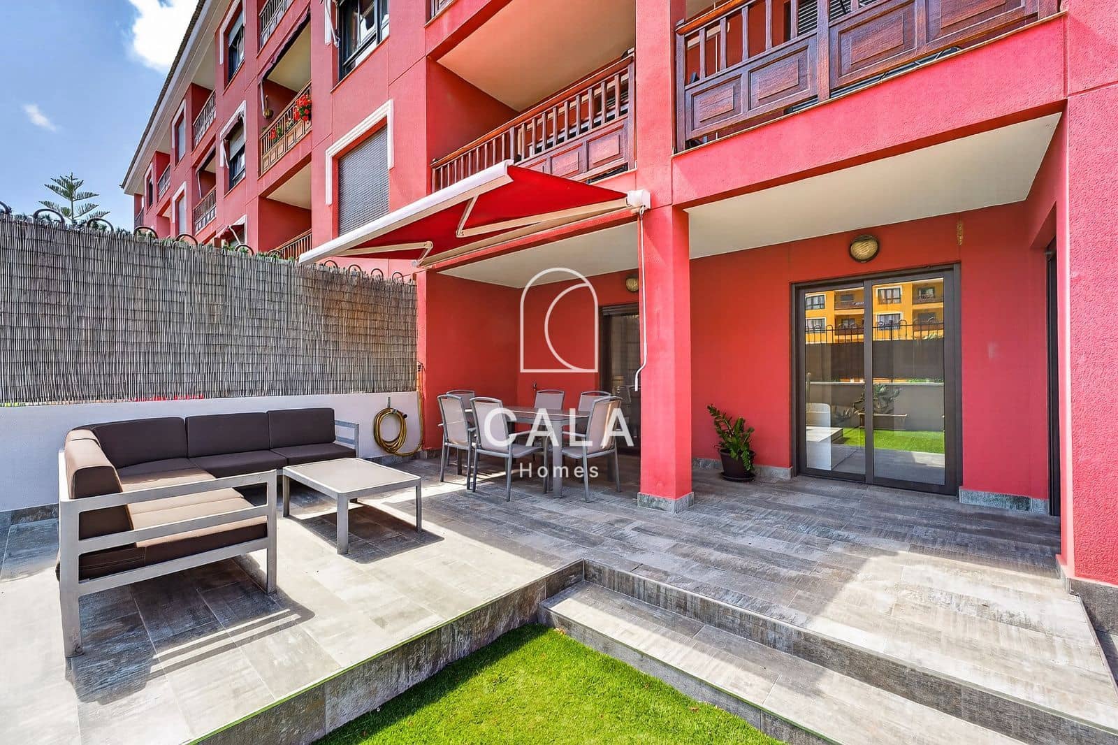 2 slaapkamer Flat te koop in Palm-Mar met zwembad garage - € 390.000 (Ref: 9861126)