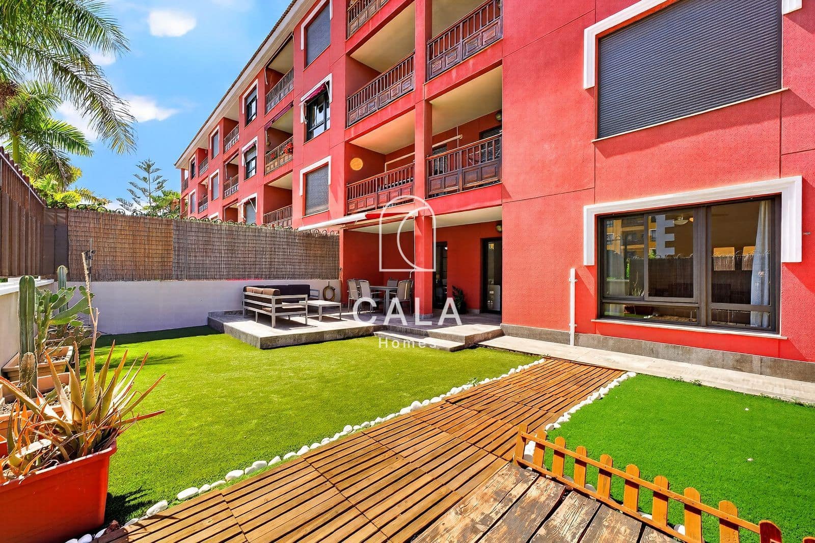 2 slaapkamer Flat te koop in Palm-Mar met zwembad garage - € 390.000 (Ref: 9861126)