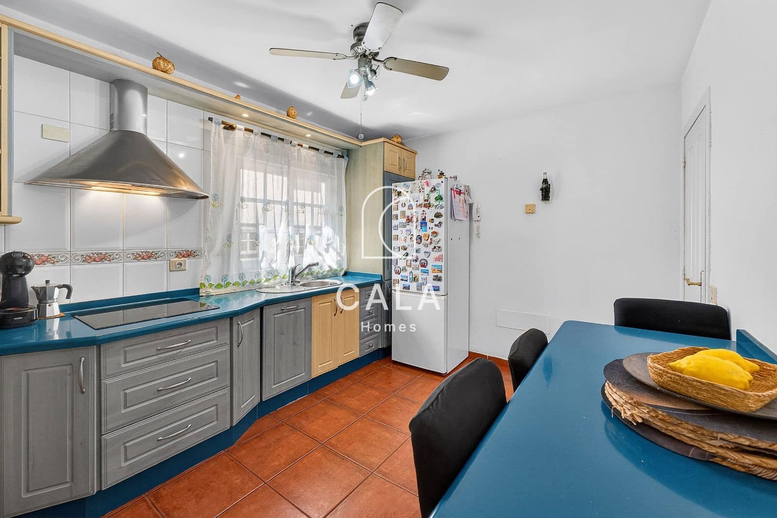 3 soveværelse Byhus til salg i Adeje med swimmingpool garage - € 398.000 (Ref: 9873877)