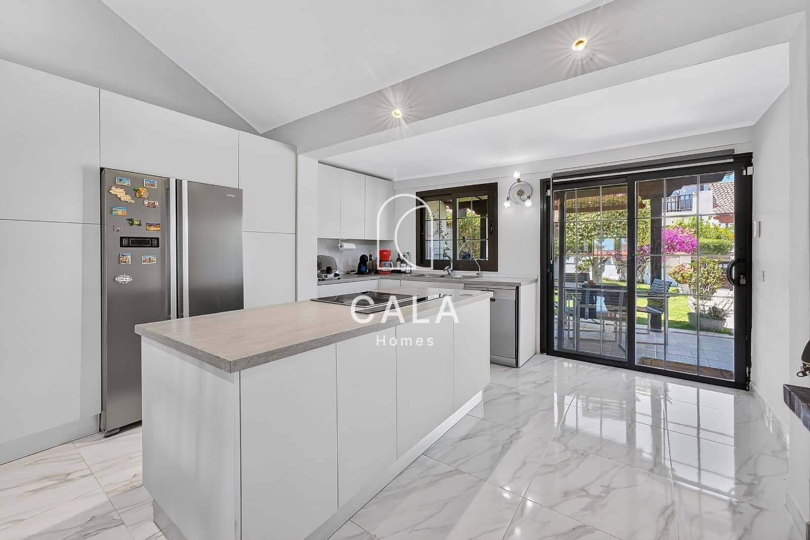 3 sypialnia Willa na sprzedaż w Golf del Sur z basenem garażem - 695 000 € (Ref: 9935301)