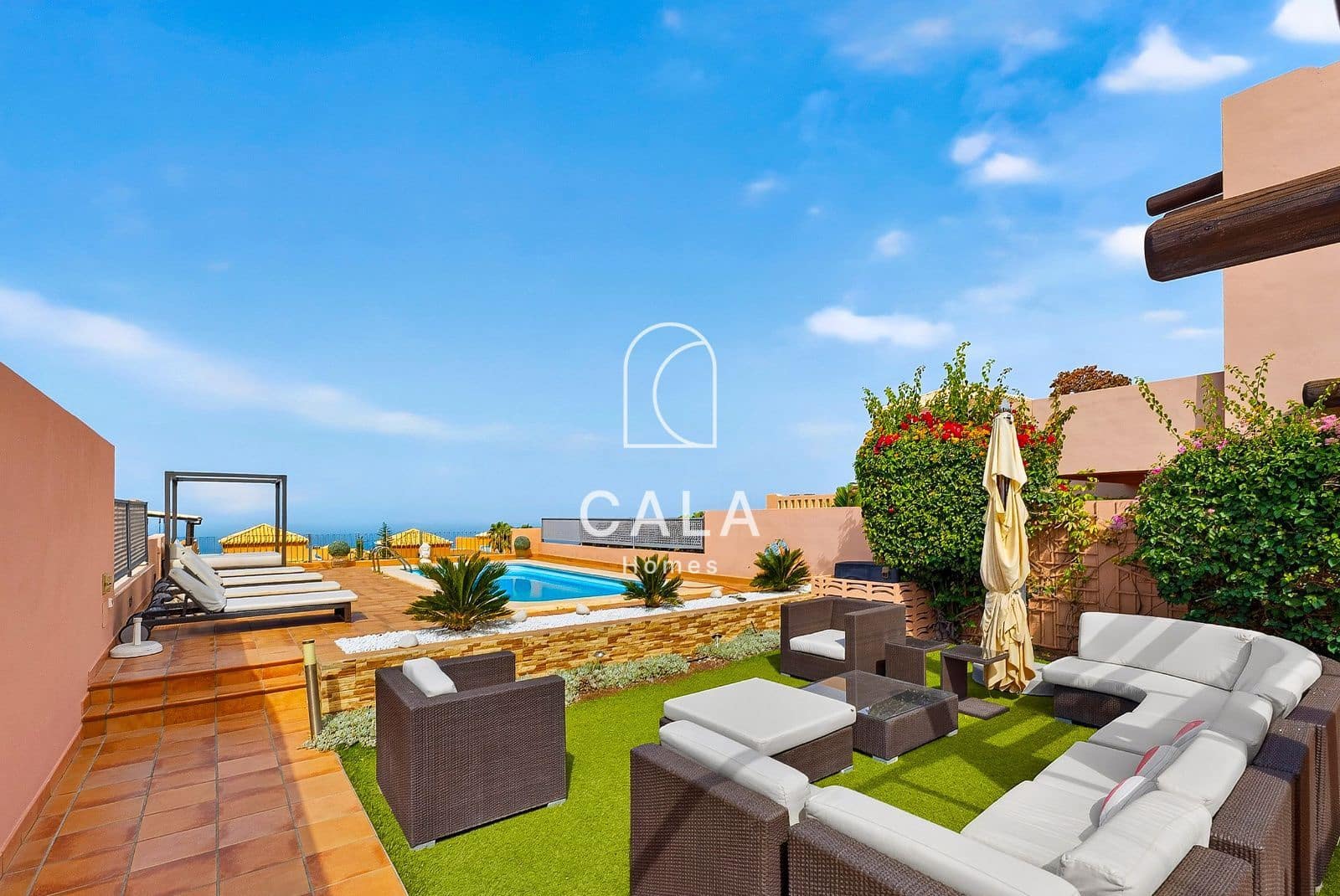 3 bedroom Villa for sale in Costa Adeje with pool garage - € 1,495,000 (Ref: 9958843)