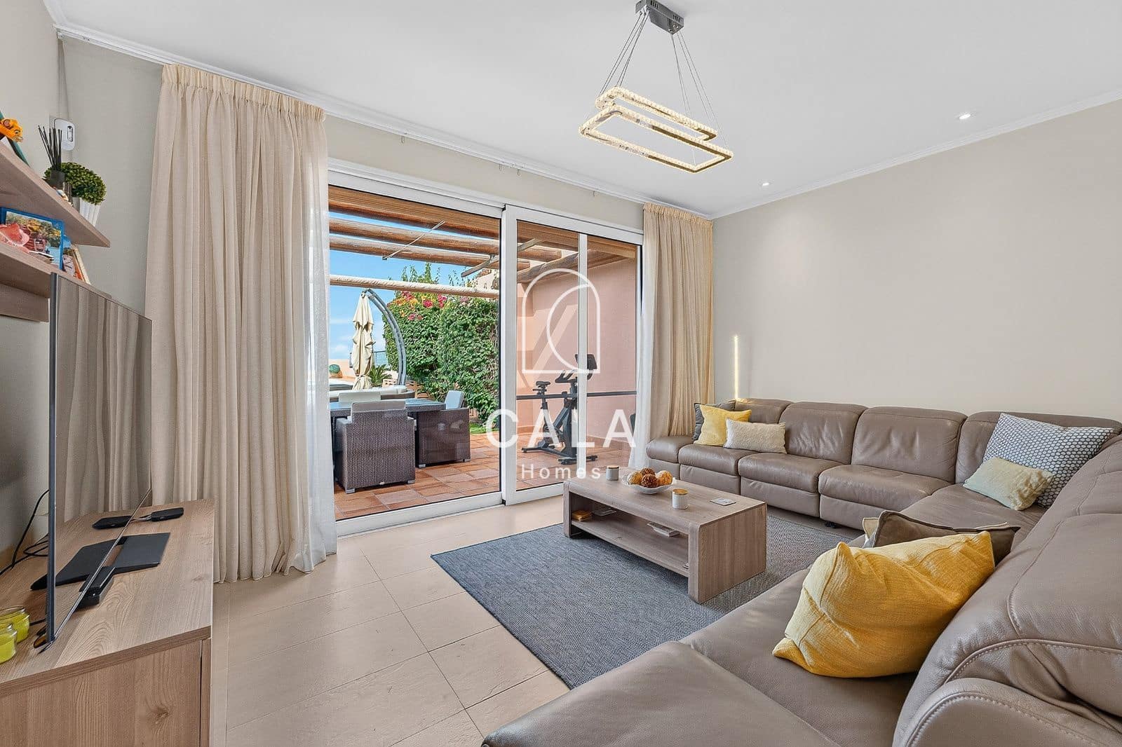 3 bedroom Villa for sale in Costa Adeje with pool garage - € 1,495,000 (Ref: 9958843)