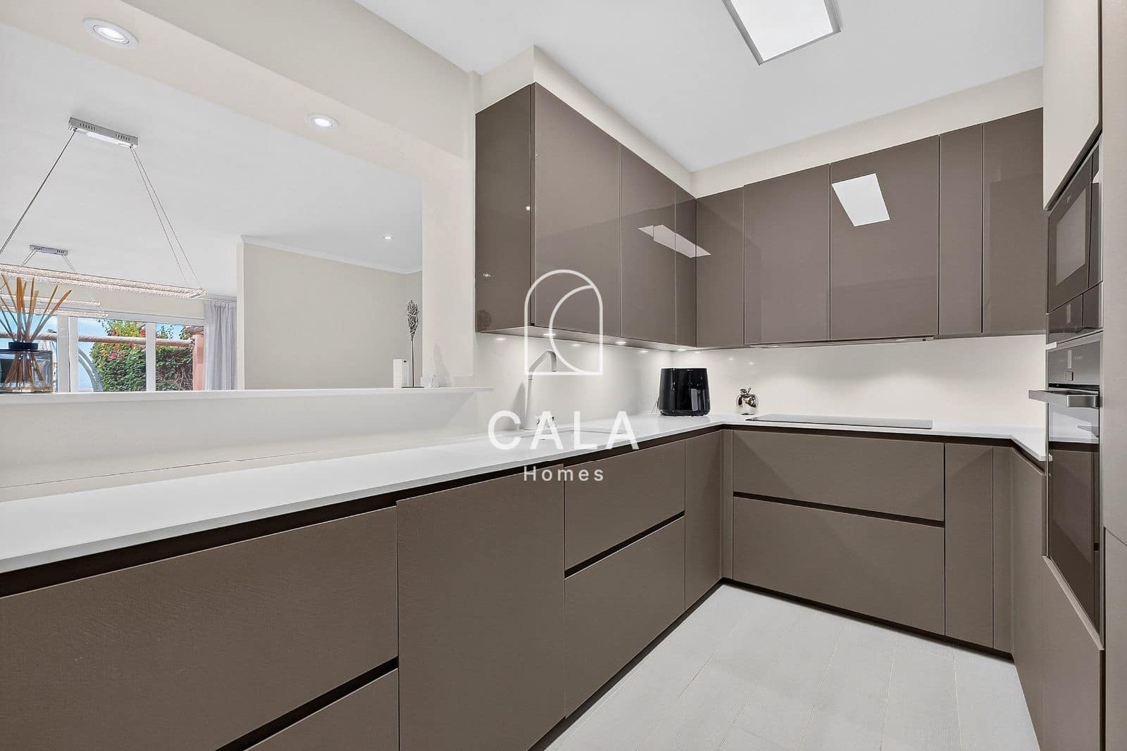 3 bedroom Villa for sale in Costa Adeje with pool garage - € 1,495,000 (Ref: 9958843)