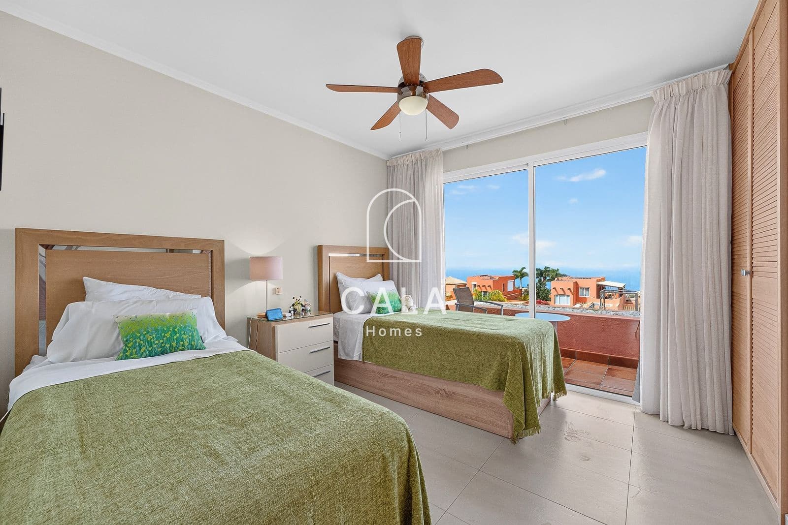 3 bedroom Villa for sale in Costa Adeje with pool garage - € 1,495,000 (Ref: 9958843)