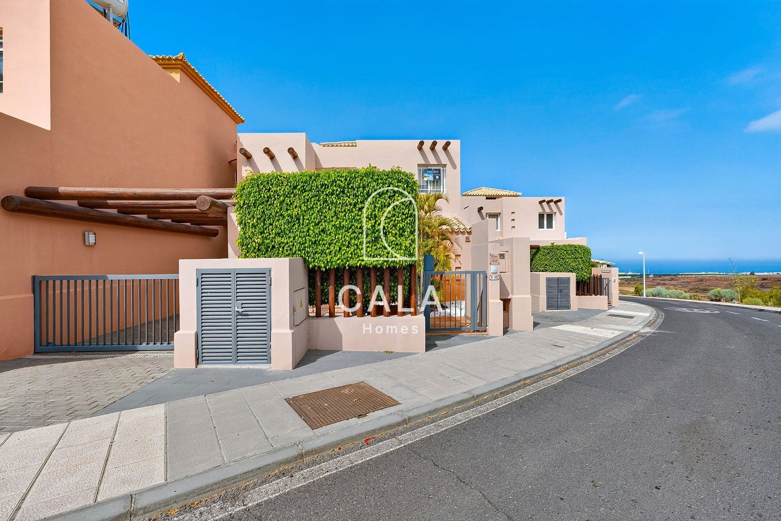 3 bedroom Villa for sale in Costa Adeje with pool garage - € 1,495,000 (Ref: 9958843)