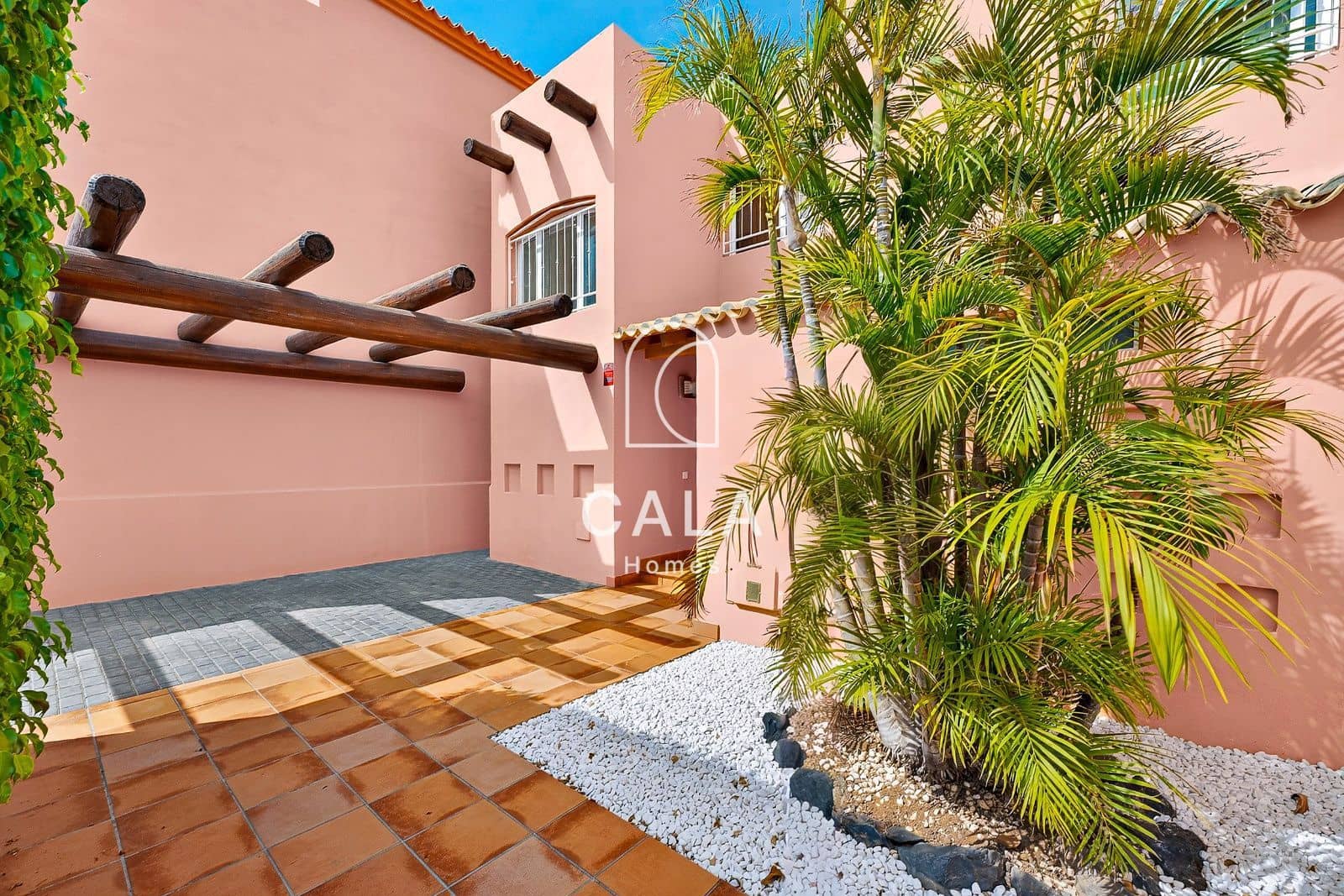 3 bedroom Villa for sale in Costa Adeje with pool garage - € 1,495,000 (Ref: 9958843)