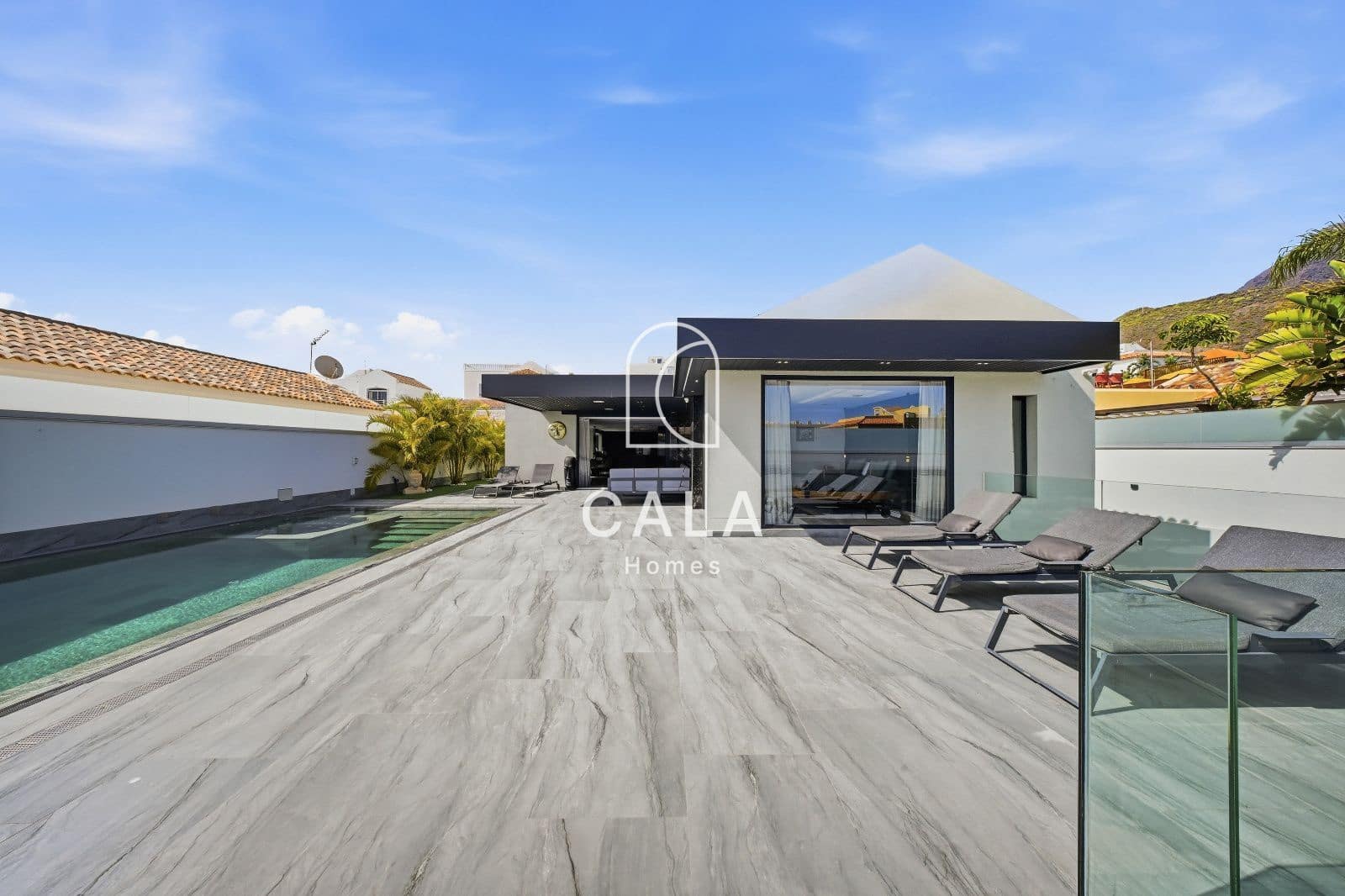3 bedroom Townhouse for sale in El Madronal with pool garage - € 2,195,000 (Ref: 9974513)