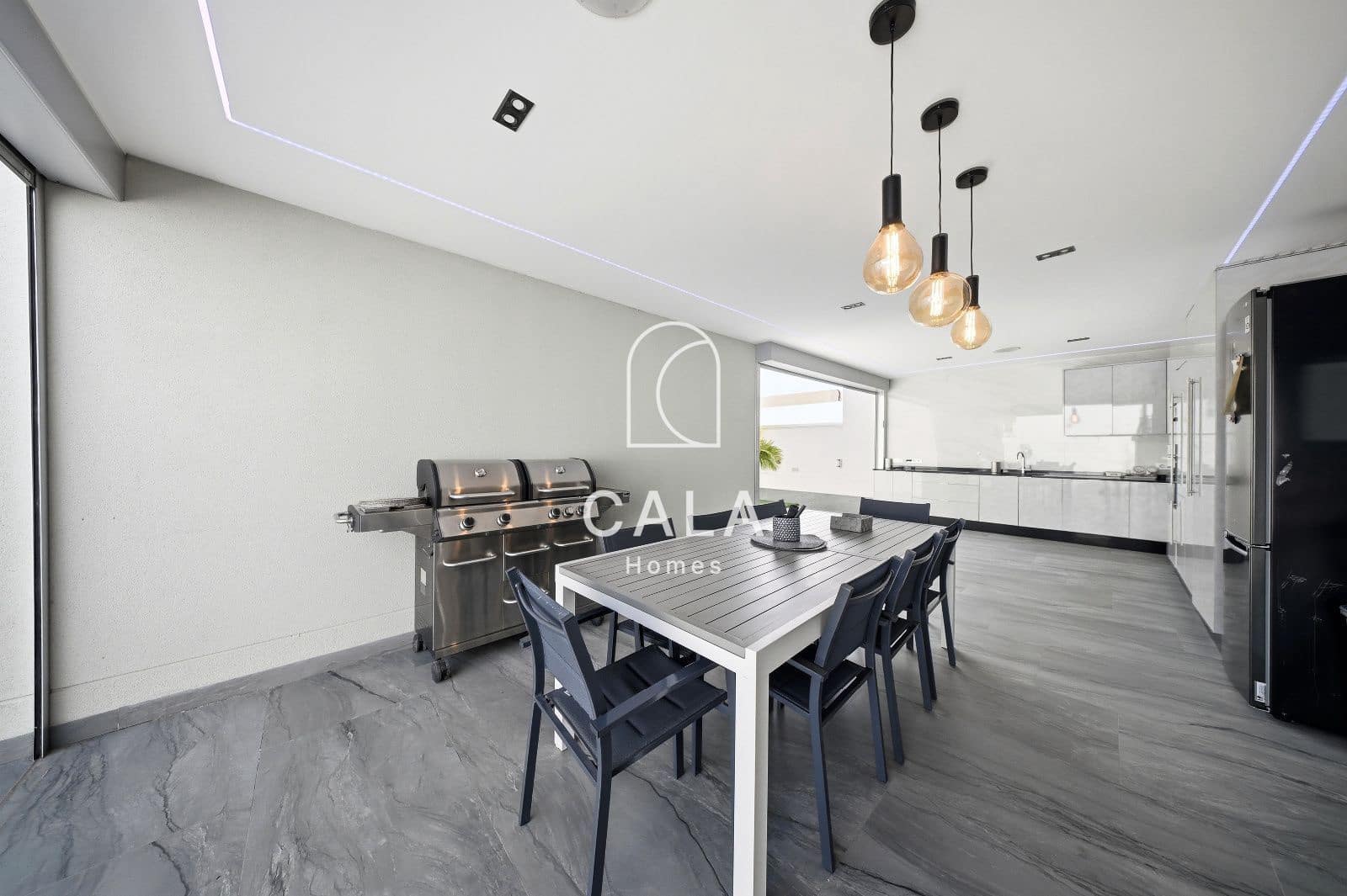 3 bedroom Townhouse for sale in El Madronal with pool garage - € 2,195,000 (Ref: 9974513)