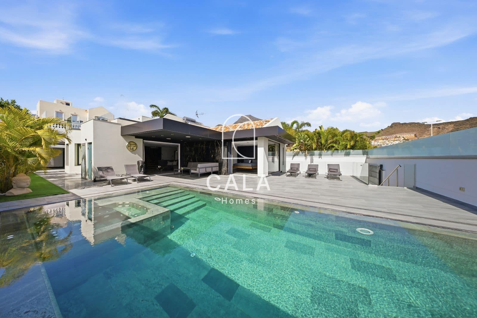 3 bedroom Townhouse for sale in El Madronal with pool garage - € 2,195,000 (Ref: 9974513)