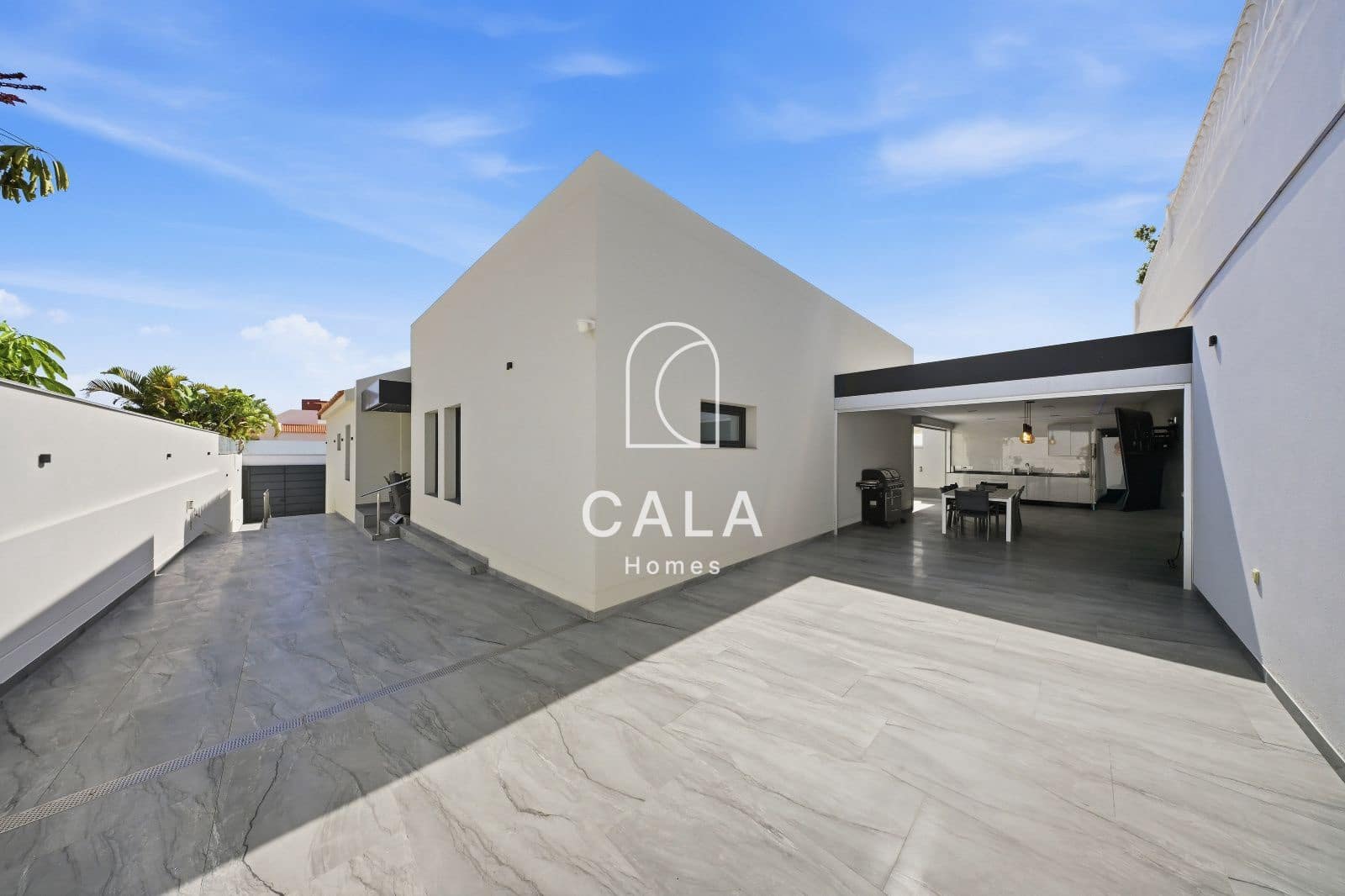 3 bedroom Townhouse for sale in El Madronal with pool garage - € 2,195,000 (Ref: 9974513)