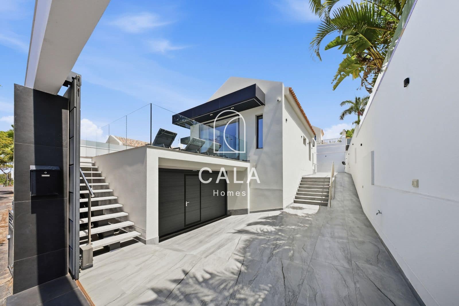 3 bedroom Townhouse for sale in El Madronal with pool garage - € 2,195,000 (Ref: 9974513)