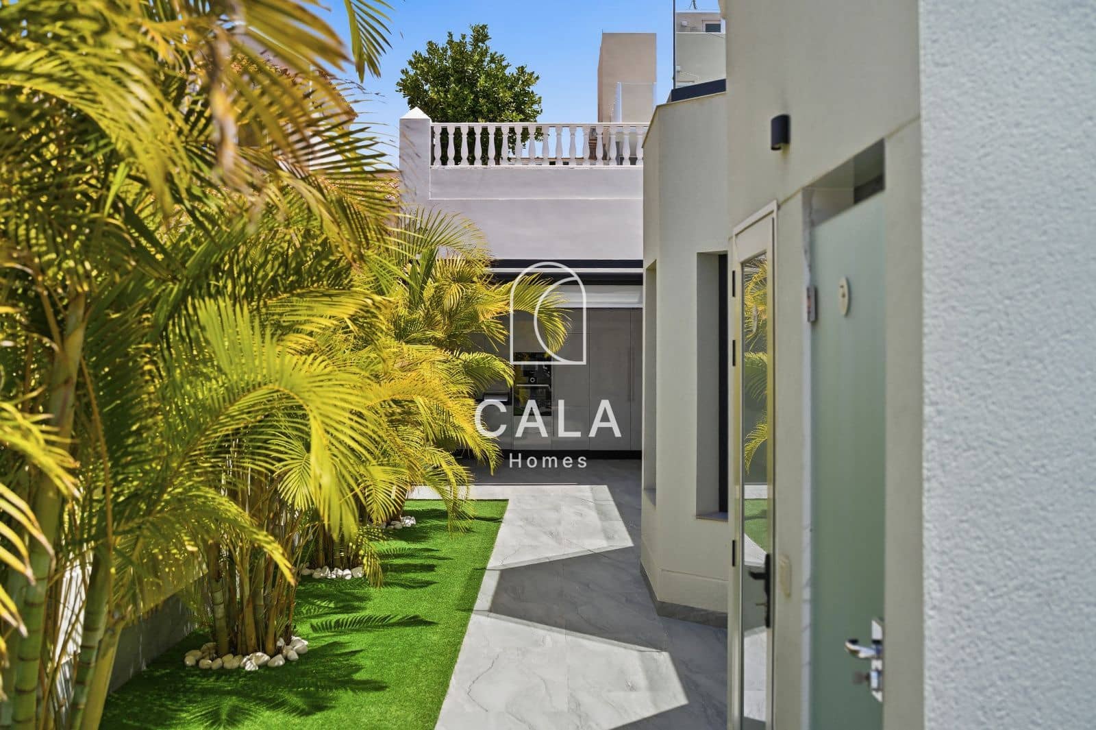 3 bedroom Townhouse for sale in El Madronal with pool garage - € 2,195,000 (Ref: 9974513)