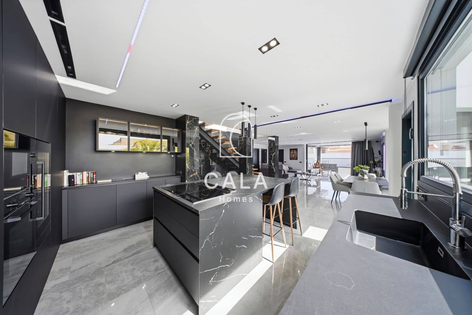 3 bedroom Townhouse for sale in El Madronal with pool garage - € 2,195,000 (Ref: 9974513)