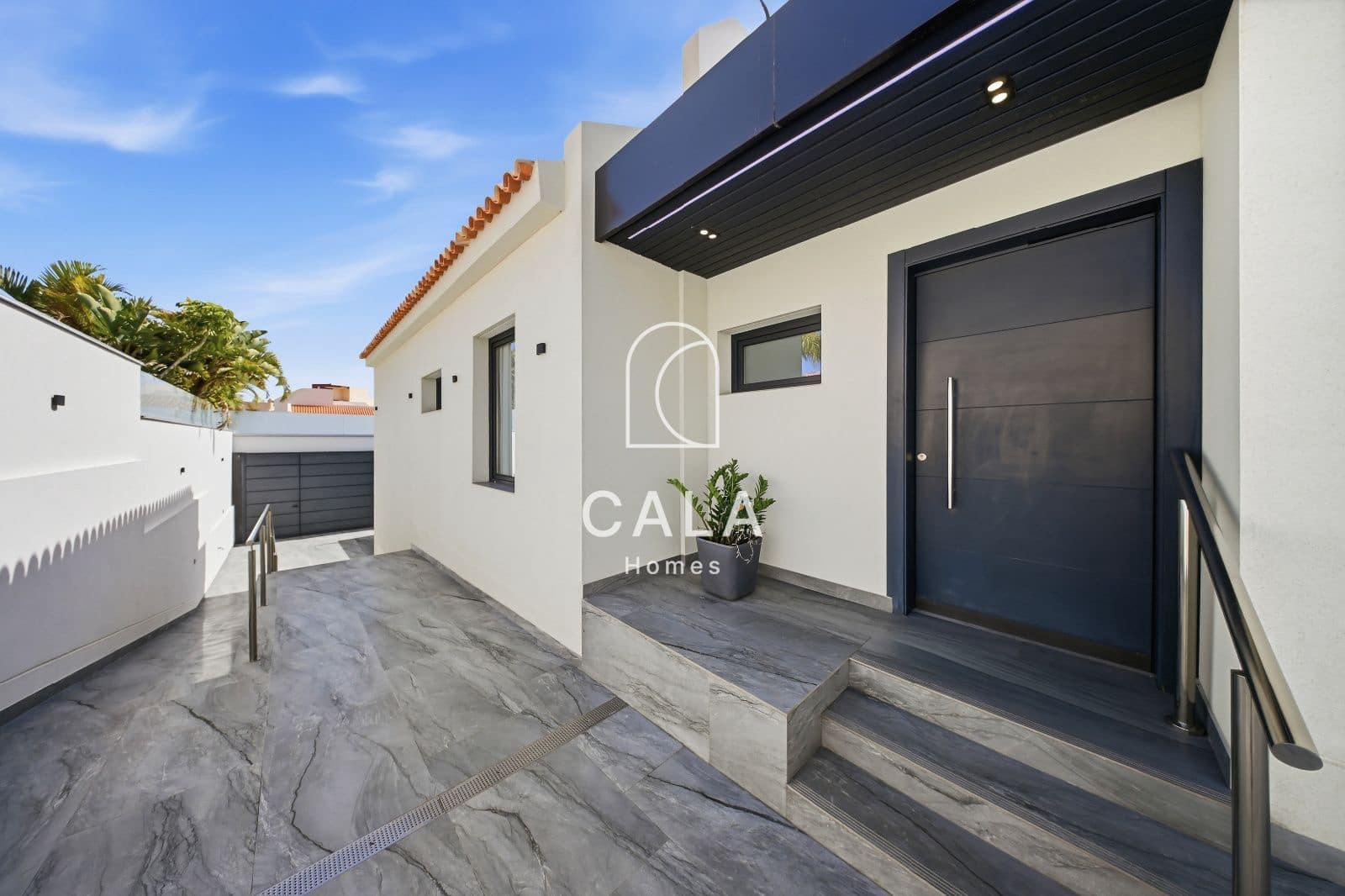 3 bedroom Townhouse for sale in El Madronal with pool garage - € 2,195,000 (Ref: 9974513)