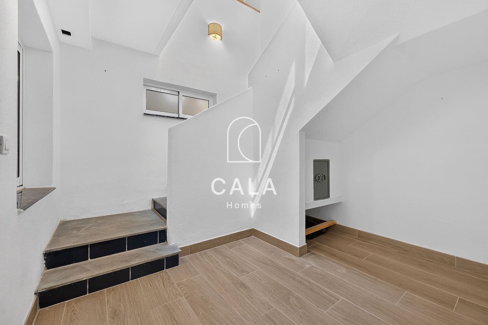 6 bedroom Townhouse for sale in Costa Adeje with pool garage - € 1,710,000 (Ref: 9976653)