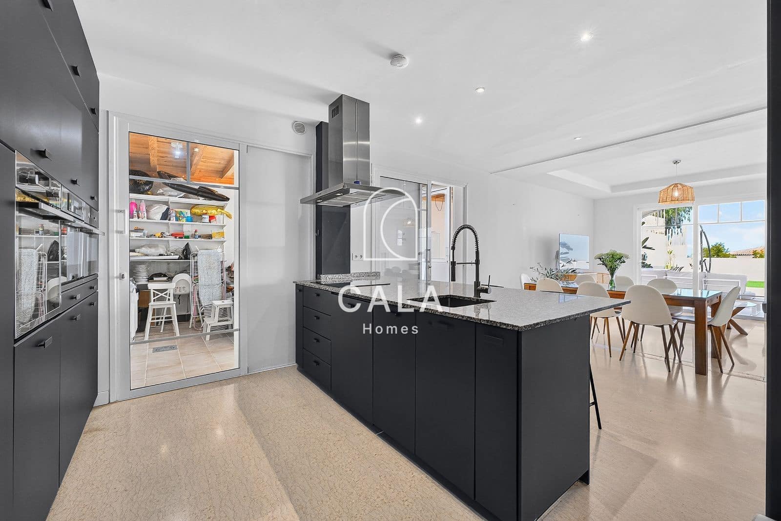 6 bedroom Townhouse for sale in Costa Adeje with pool garage - € 1,710,000 (Ref: 9976653)