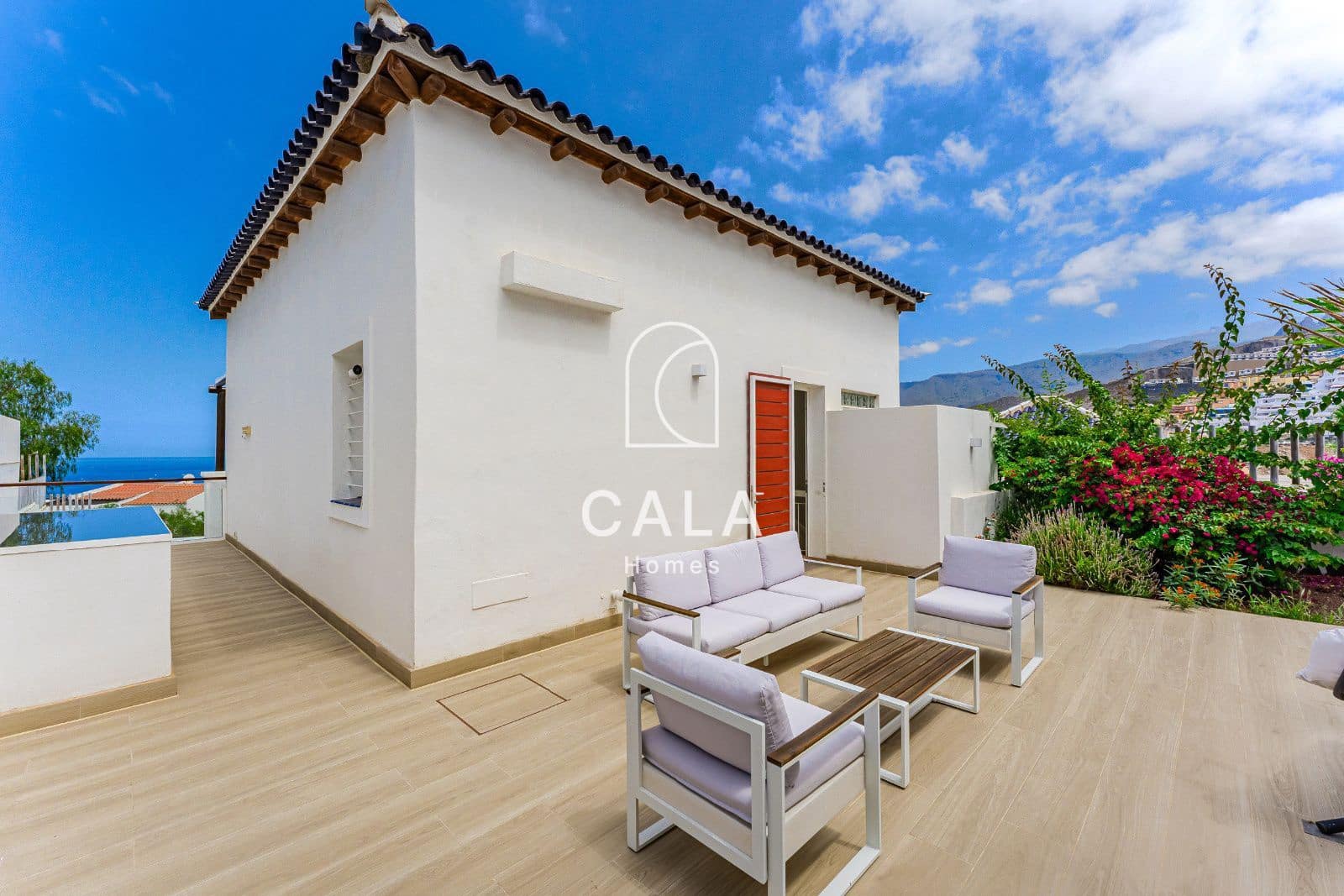 6 bedroom Townhouse for sale in Costa Adeje with pool garage - € 1,710,000 (Ref: 9976653)