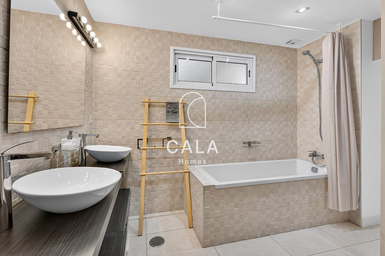 6 bedroom Townhouse for sale in Costa Adeje with pool garage - € 1,710,000 (Ref: 9976653)