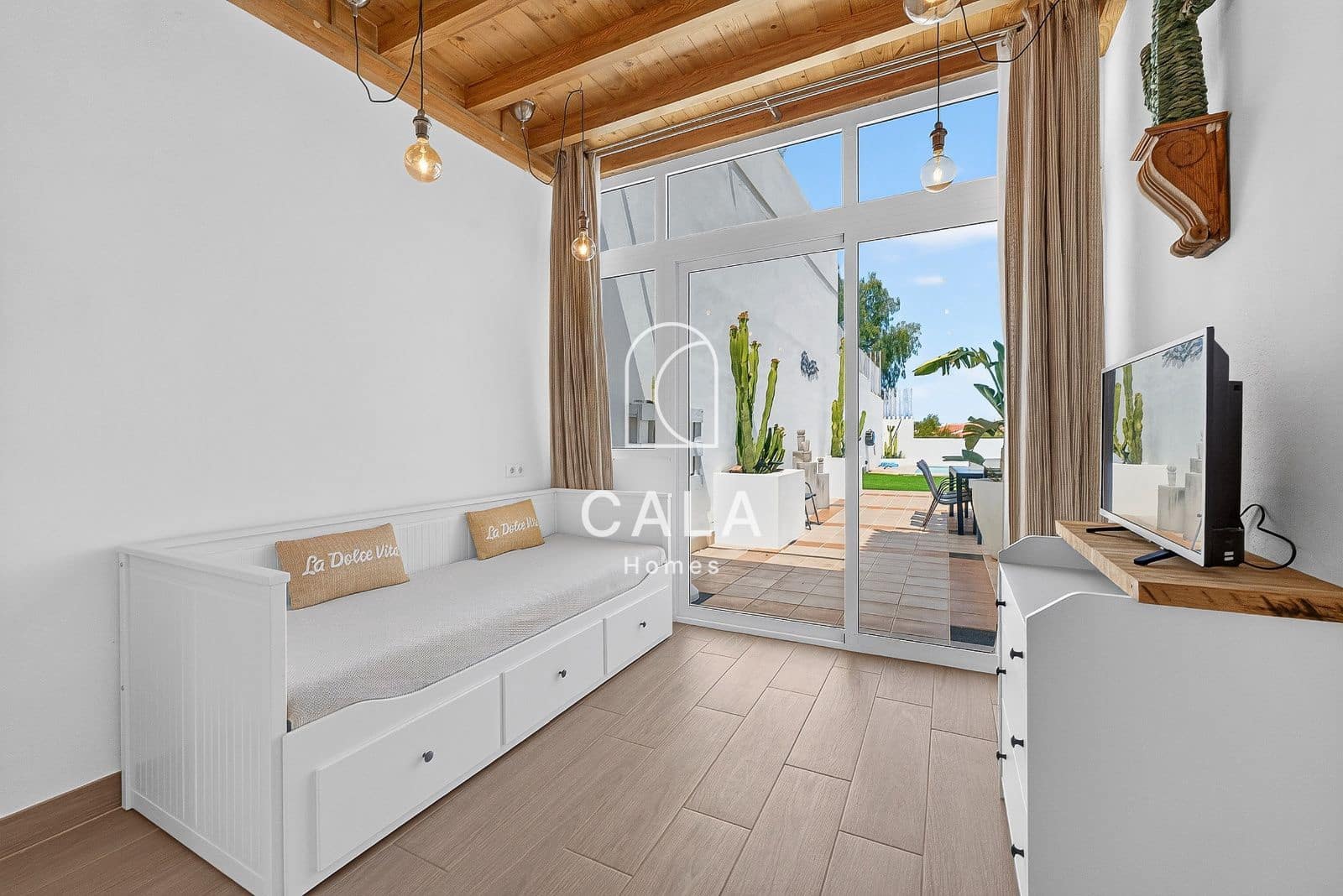 6 bedroom Townhouse for sale in Costa Adeje with pool garage - € 1,710,000 (Ref: 9976653)
