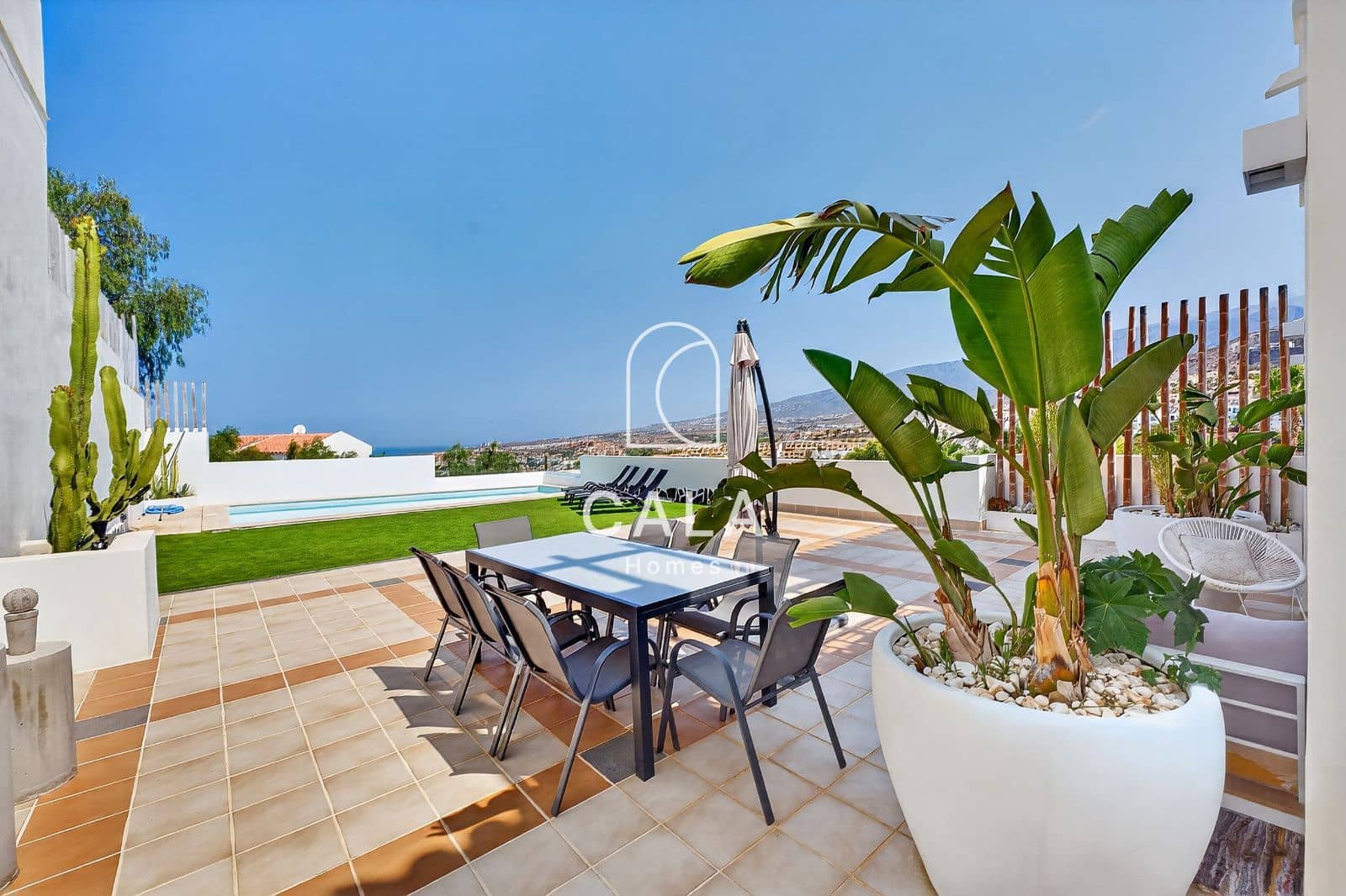 6 bedroom Townhouse for sale in Costa Adeje with pool garage - € 1,710,000 (Ref: 9976653)