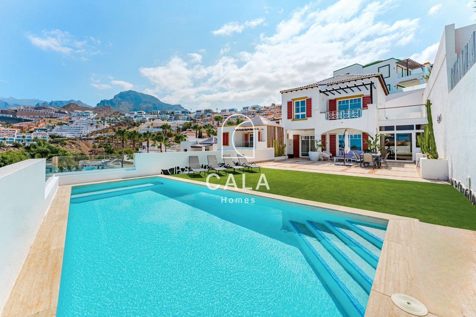 6 bedroom Townhouse for sale in Costa Adeje with pool garage - € 1,710,000 (Ref: 9976653)