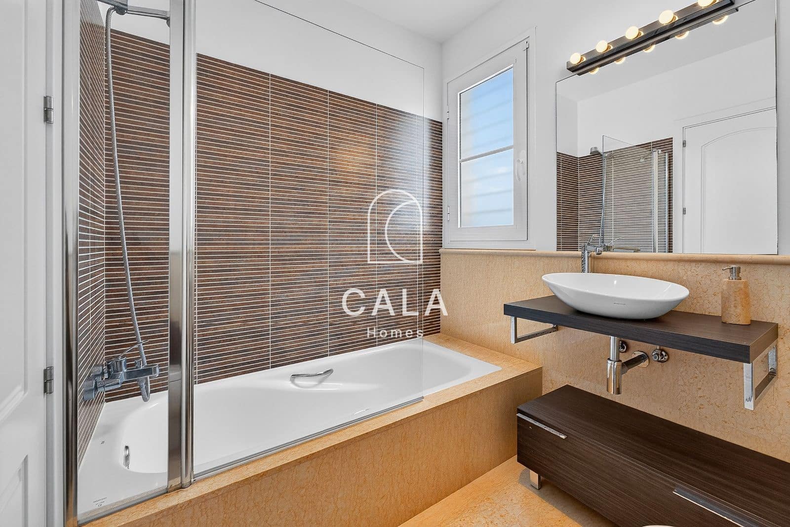 6 bedroom Townhouse for sale in Costa Adeje with pool garage - € 1,710,000 (Ref: 9976653)
