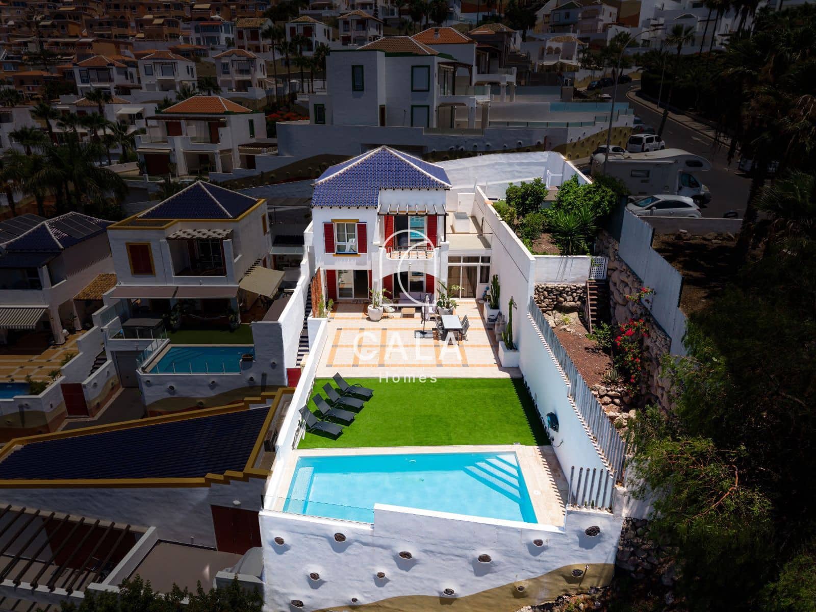 6 bedroom Townhouse for sale in Costa Adeje with pool garage - € 1,710,000 (Ref: 9976653)