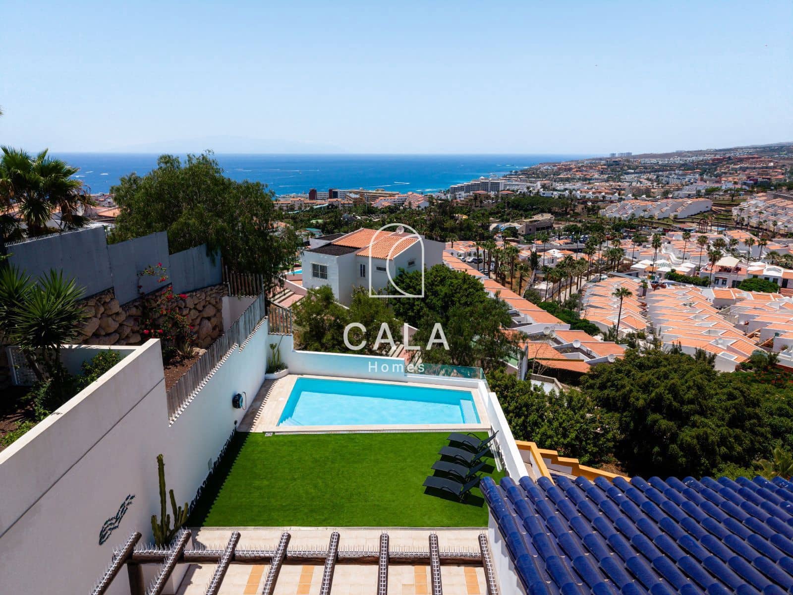6 bedroom Townhouse for sale in Costa Adeje with pool garage - € 1,710,000 (Ref: 9976653)