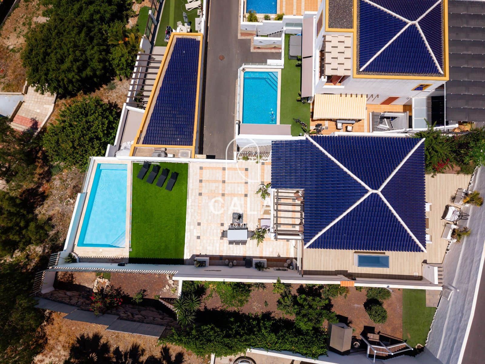 6 bedroom Townhouse for sale in Costa Adeje with pool garage - € 1,710,000 (Ref: 9976653)