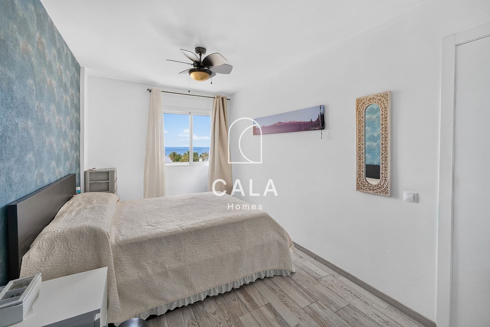 1 bedroom Flat for sale in Playa de las Americas with pool garage - € 315,000 (Ref: 9986147)