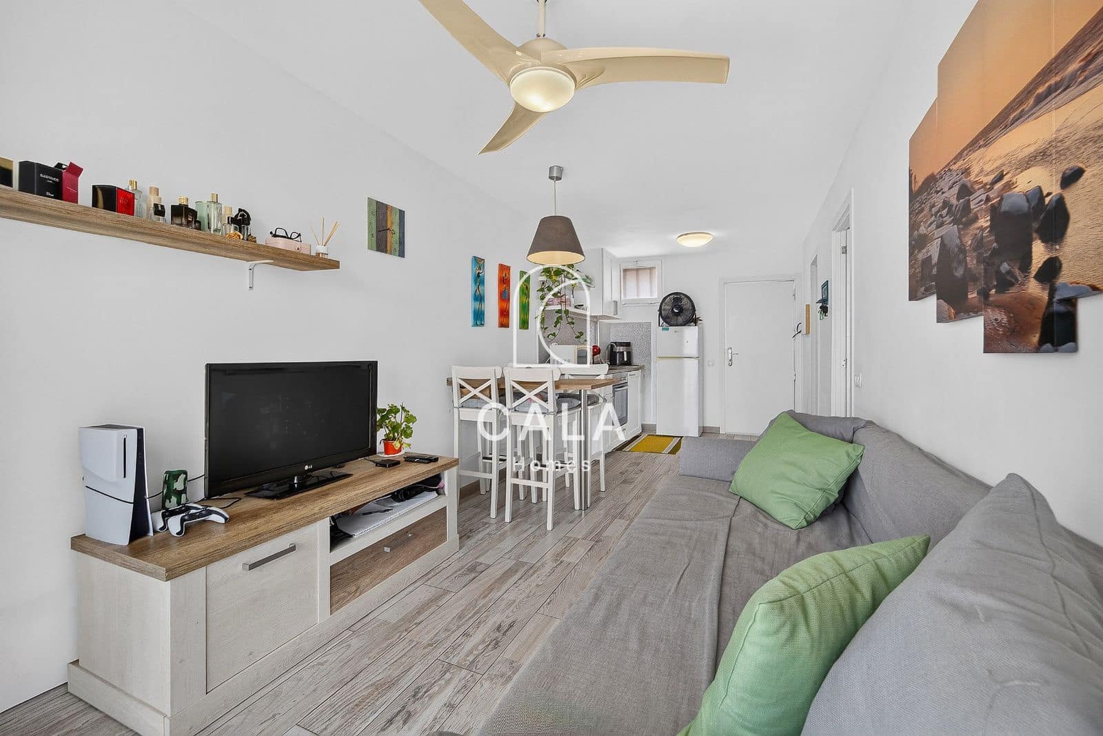 1 bedroom Flat for sale in Playa de las Americas with pool garage - € 315,000 (Ref: 9986147)
