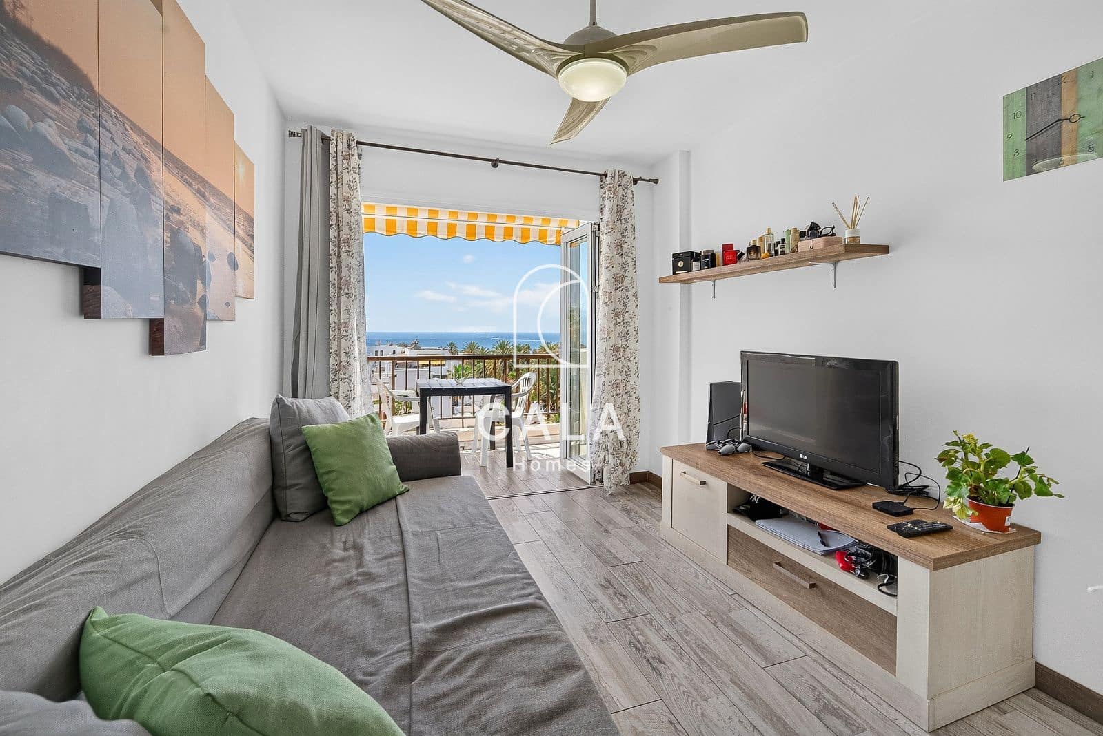 1 bedroom Flat for sale in Playa de las Americas with pool garage - € 315,000 (Ref: 9986147)