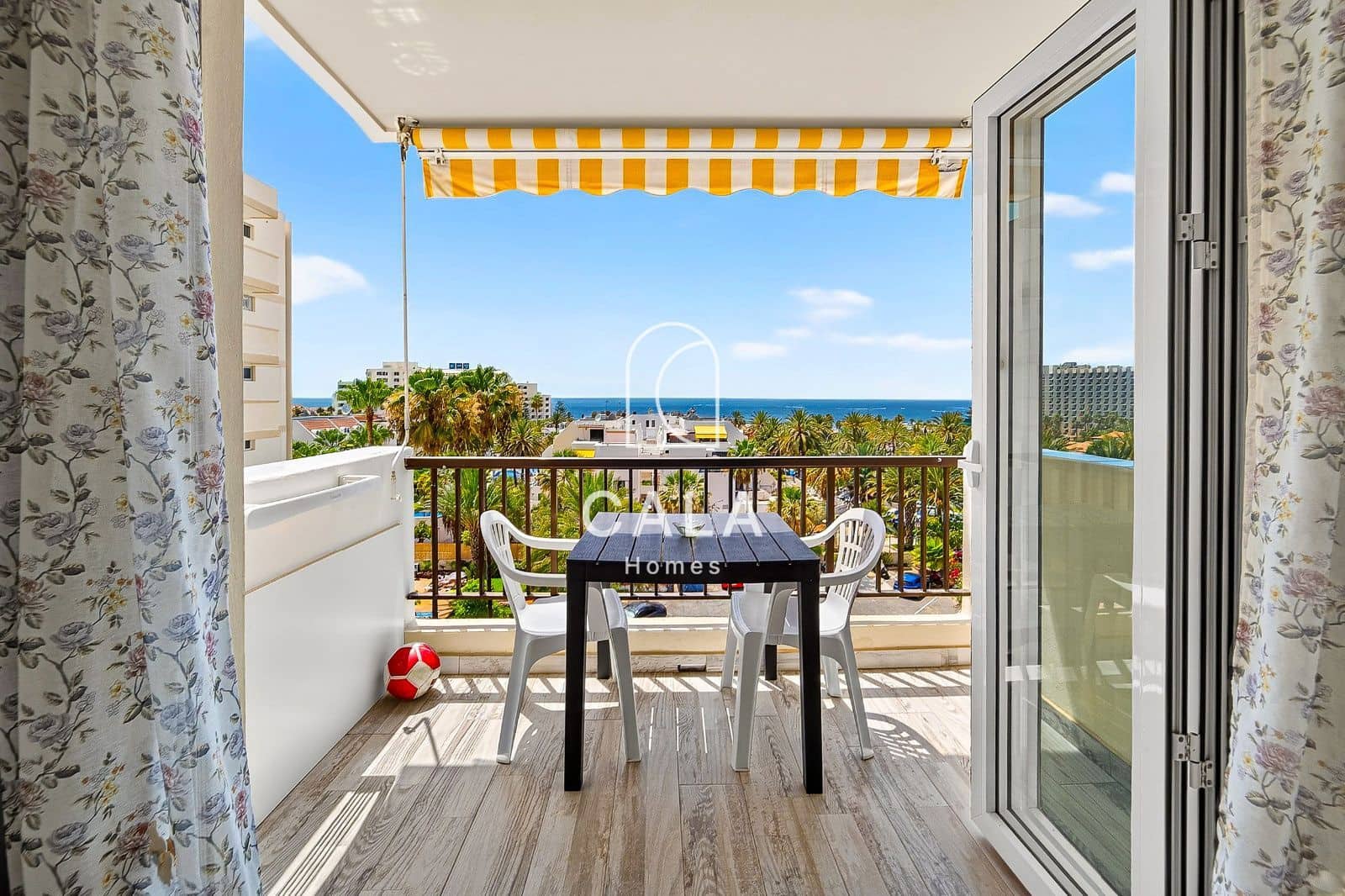 1 bedroom Flat for sale in Playa de las Americas with pool garage - € 315,000 (Ref: 9986147)