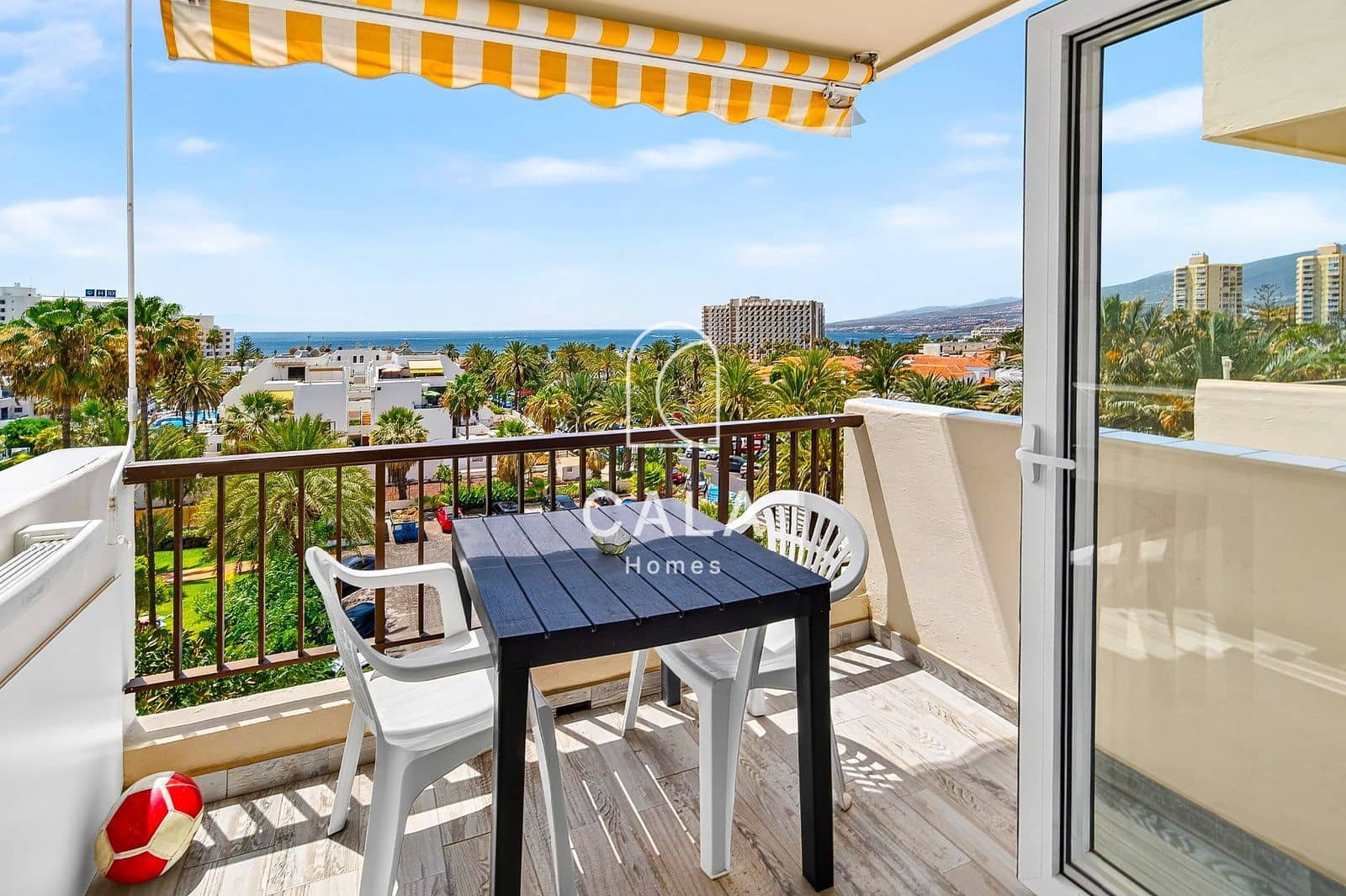 1 bedroom Flat for sale in Playa de las Americas with pool garage - € 315,000 (Ref: 9986147)