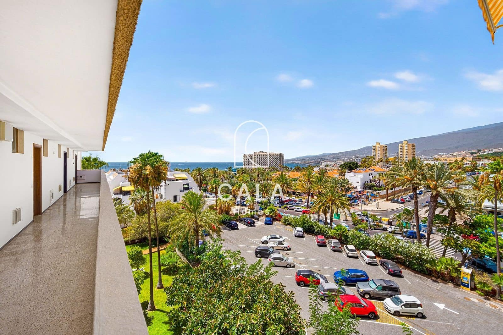 1 bedroom Flat for sale in Playa de las Americas with pool garage - € 315,000 (Ref: 9986147)