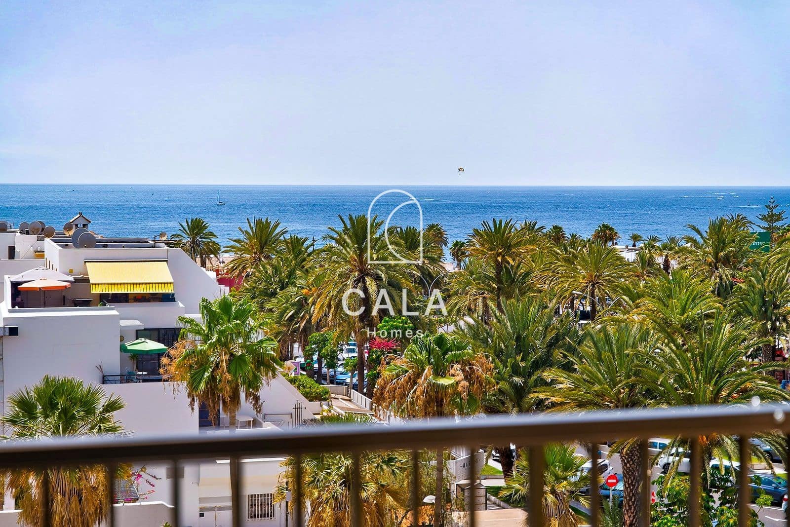 1 bedroom Flat for sale in Playa de las Americas with pool garage - € 315,000 (Ref: 9986147)