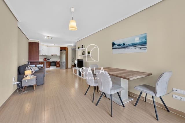 2 slaapkamer Huis te koop in El Medano, Granadilla de Abona met zwembad garage - € 475.000 (Ref: 9991514)
