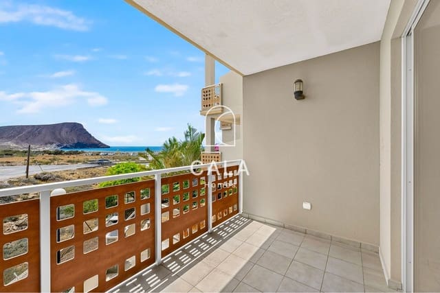 2 slaapkamer Huis te koop in El Medano, Granadilla de Abona met zwembad garage - € 475.000 (Ref: 9991514)