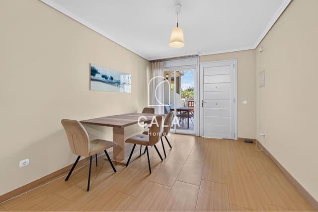 2 slaapkamer Huis te koop in El Medano, Granadilla de Abona met zwembad garage - € 475.000 (Ref: 9991514)