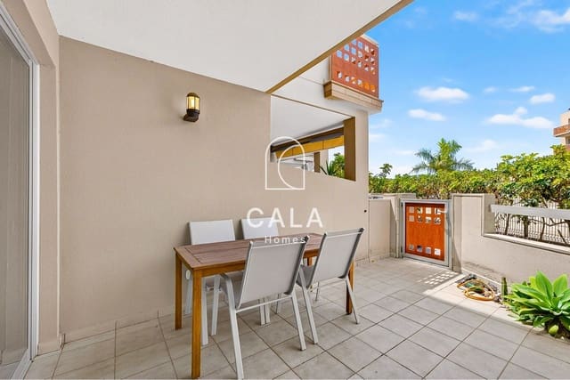 2 slaapkamer Huis te koop in El Medano, Granadilla de Abona met zwembad garage - € 475.000 (Ref: 9991514)
