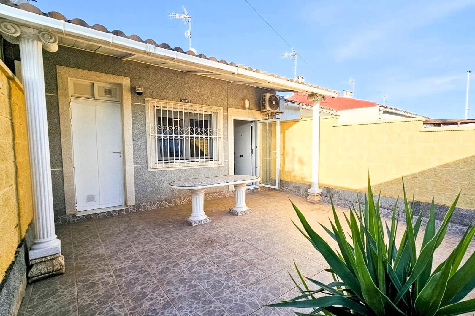 2 Zimmer Reihenhaus zu verkaufen in Torrevieja - 125.000 € (Ref: 10004185)