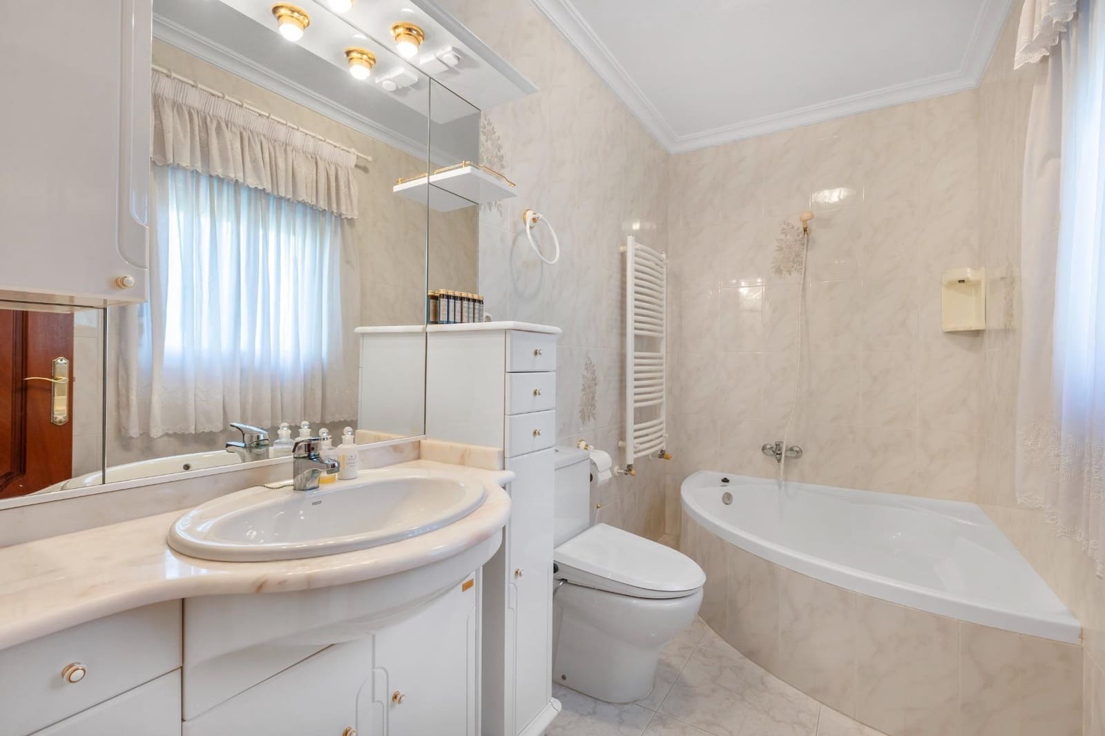 5 Zimmer Villa zu verkaufen in Dona Pepa mit Pool Garage - 499.000 € (Ref: 10006333)