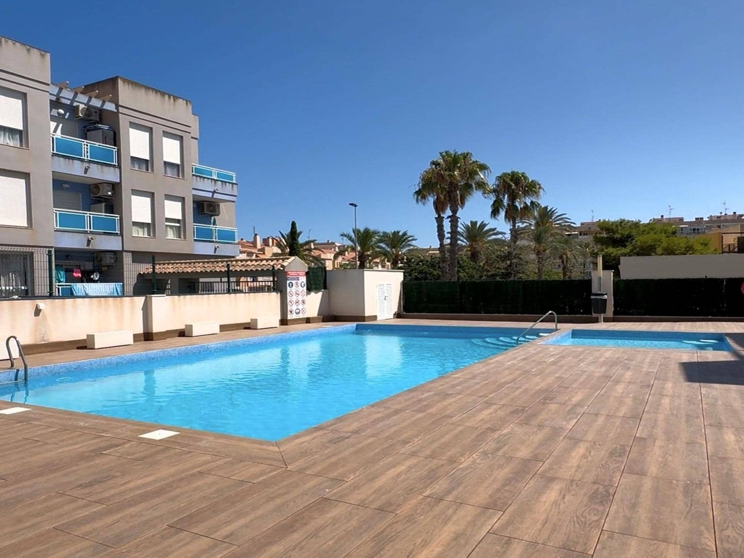 2 soveværelse Lejlighed til salg i Torrevieja med swimmingpool - € 199.000 (Ref: 10013356)