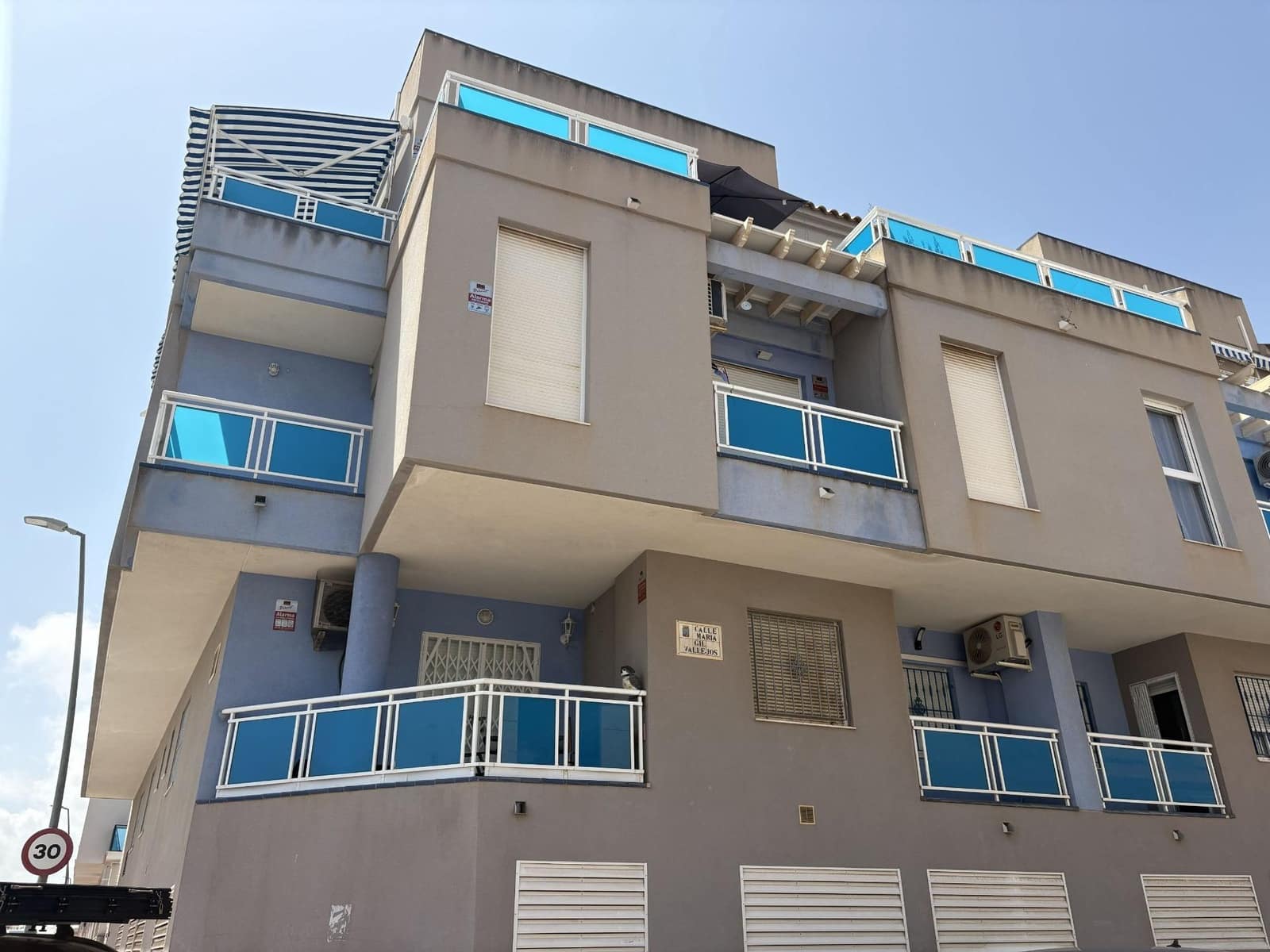 2 soveværelse Lejlighed til salg i Torrevieja med swimmingpool - € 199.000 (Ref: 10013356)