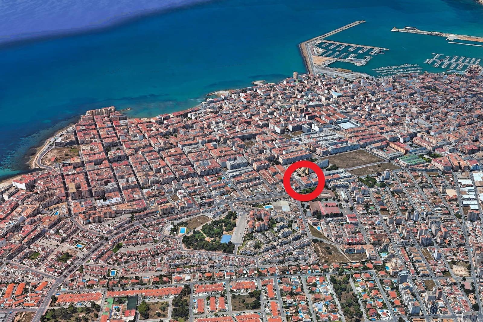 2 soveværelse Lejlighed til salg i Torrevieja med swimmingpool - € 199.000 (Ref: 10013356)
