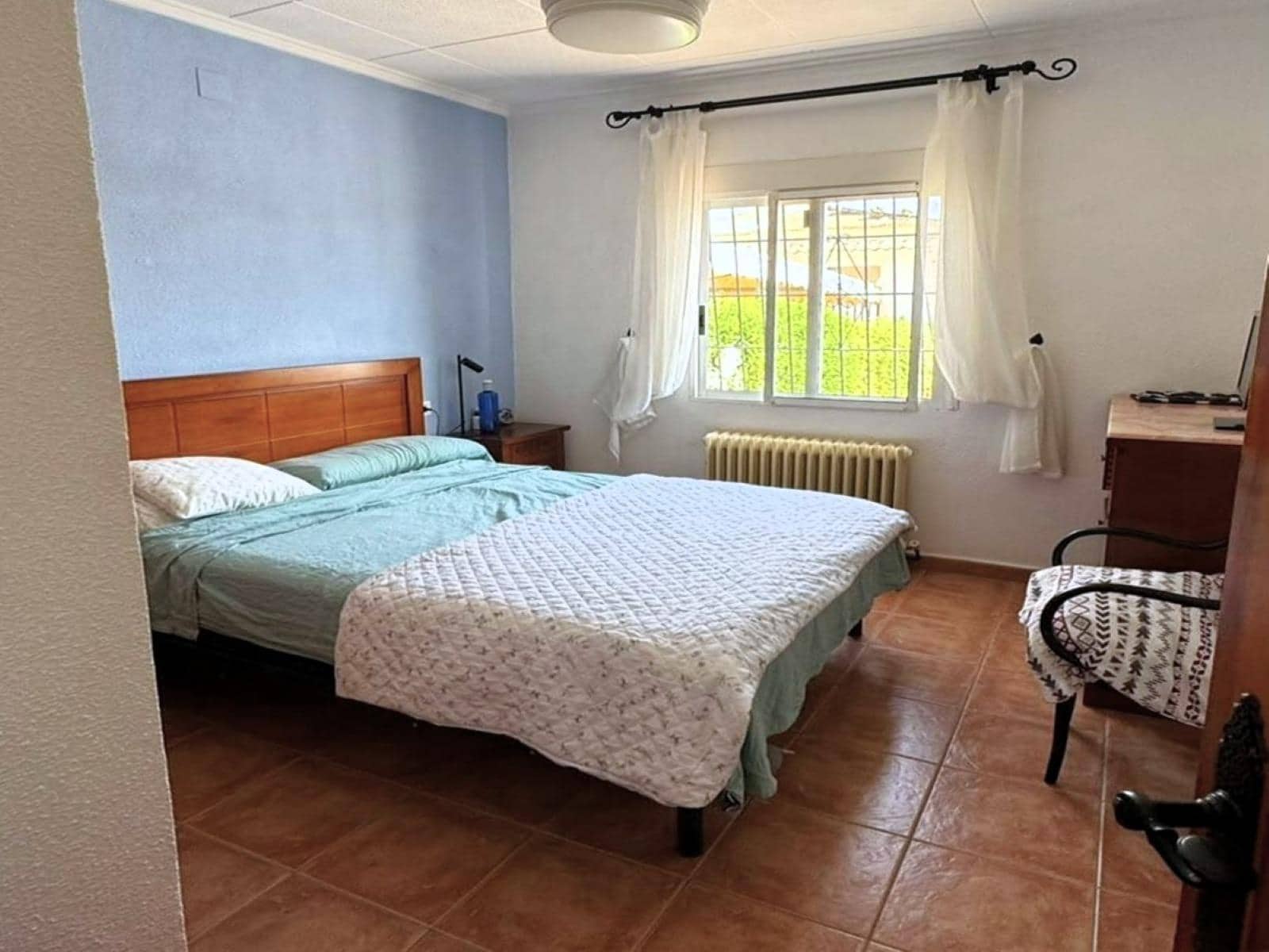 5 sypialnia Dom blizniak na sprzedaż w El Chaparral z basenem garażem - 345 000 € (Ref: 10018555)