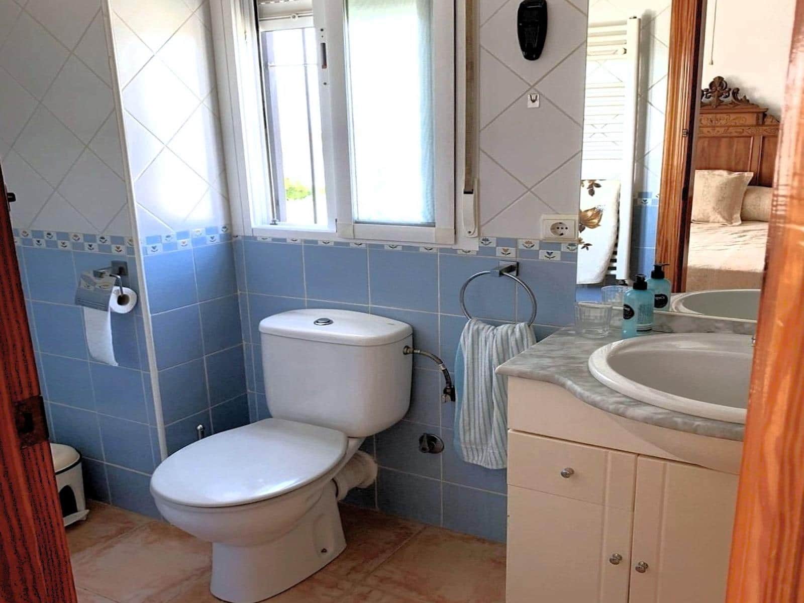 5 sypialnia Dom blizniak na sprzedaż w El Chaparral z basenem garażem - 345 000 € (Ref: 10018555)