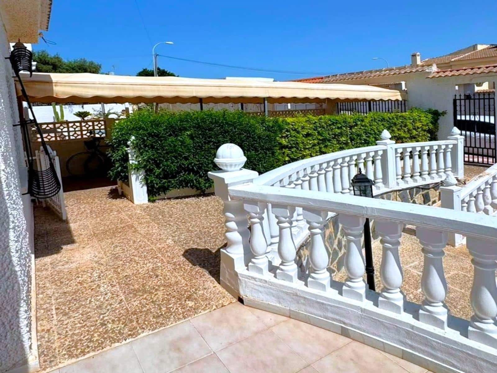 5 sypialnia Dom blizniak na sprzedaż w El Chaparral z basenem garażem - 345 000 € (Ref: 10018555)