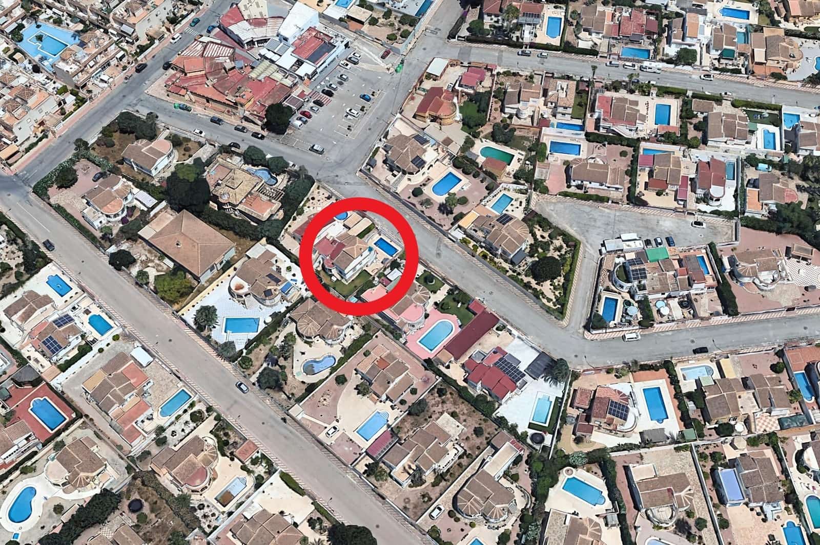 5 sypialnia Dom blizniak na sprzedaż w El Chaparral z basenem garażem - 345 000 € (Ref: 10018555)