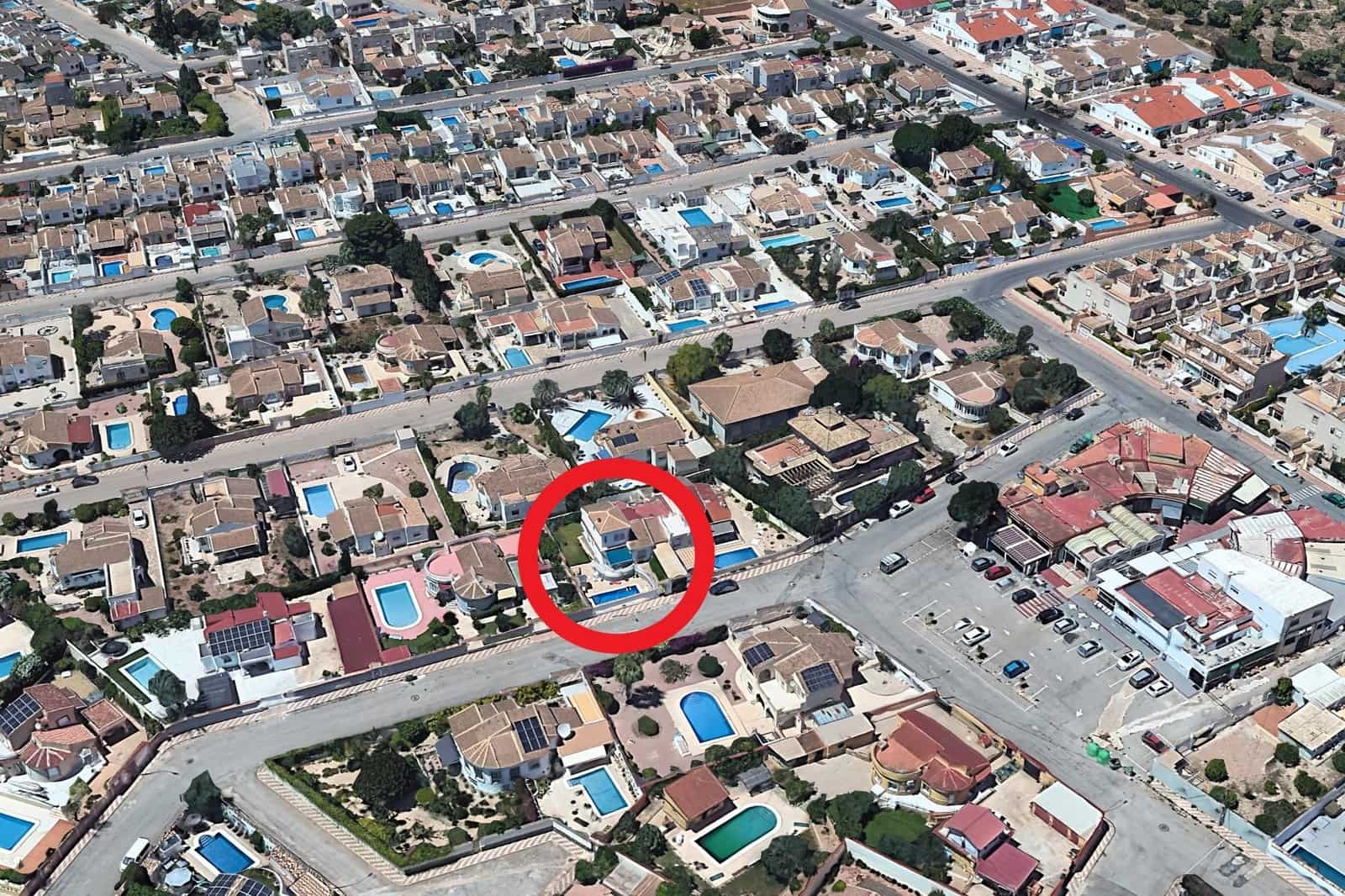 5 sypialnia Dom blizniak na sprzedaż w El Chaparral z basenem garażem - 345 000 € (Ref: 10018555)